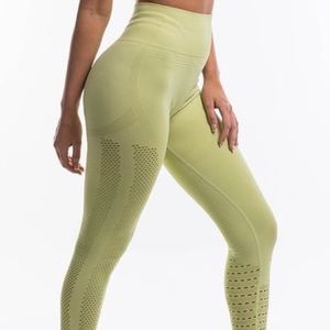 Echt Arise prime leggings in Lime - Size M